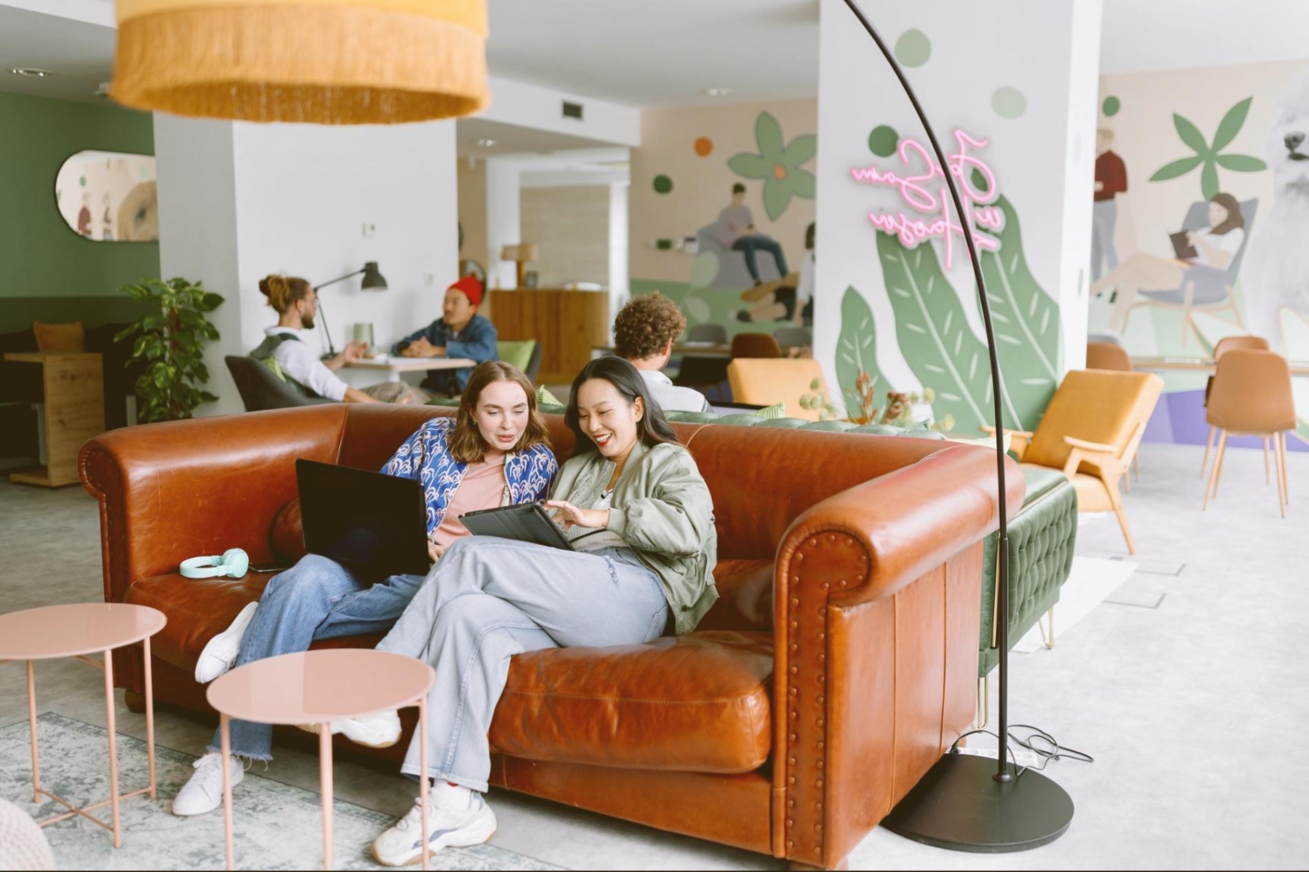 Webinar-Sitzung mit gemeinsamer Code-Arbeit am Bildschirm